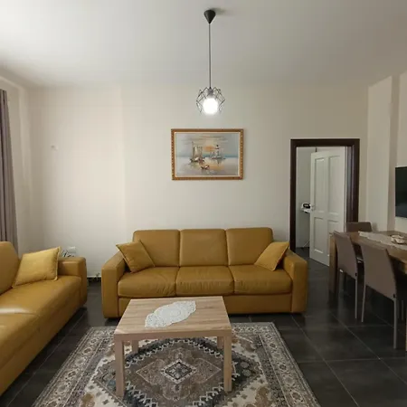 Cozy Lalez Apartment Shetaj