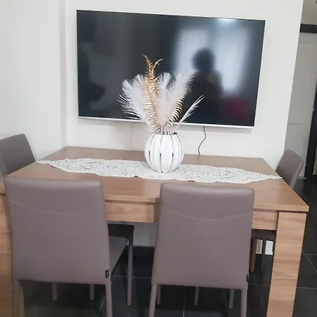 Cozy Lalez Apartament *